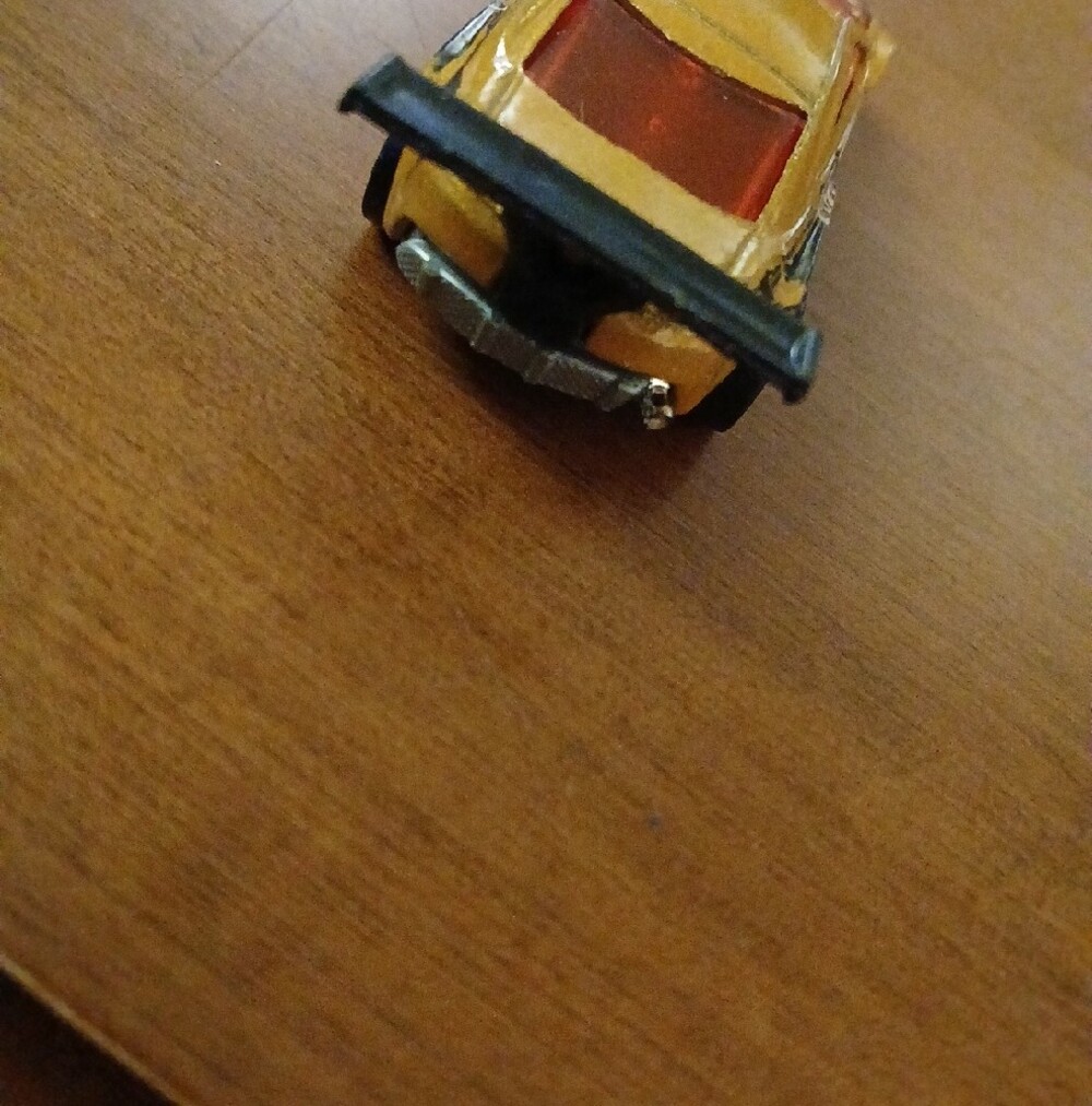 2001 Hot Wheels Gold Scarecrow Cougar Collectible Car - Picture 5 of 7